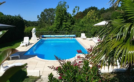 heated_pool_dolphin_gites_vendee