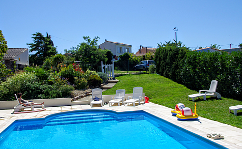 heated_pool_dolphin_gites_vendee